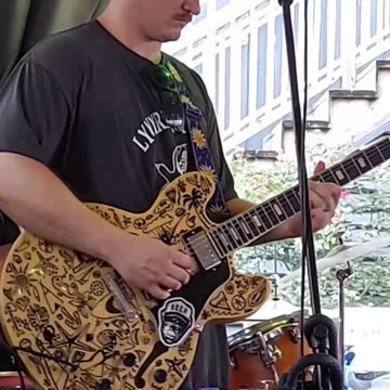 Austin Thompson (Funky Lampshades) - LIVE @ OSO (Short 11)