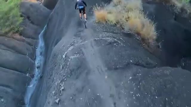 Riding the winding ridges of Les Terres Noires in Digne-les-Bains