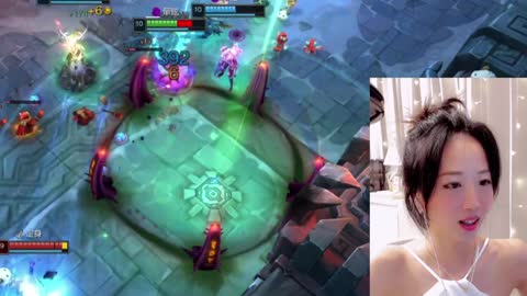 Hot girl plays League of Legends.