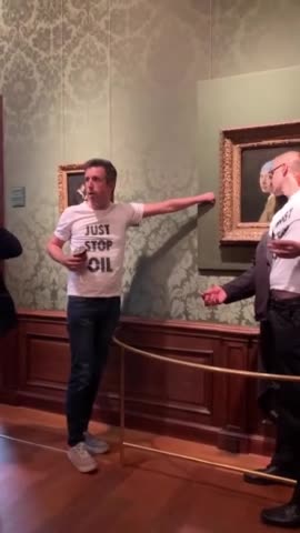 "You Are Stupid!" - Climate Crazies Mocked by Museumgoers