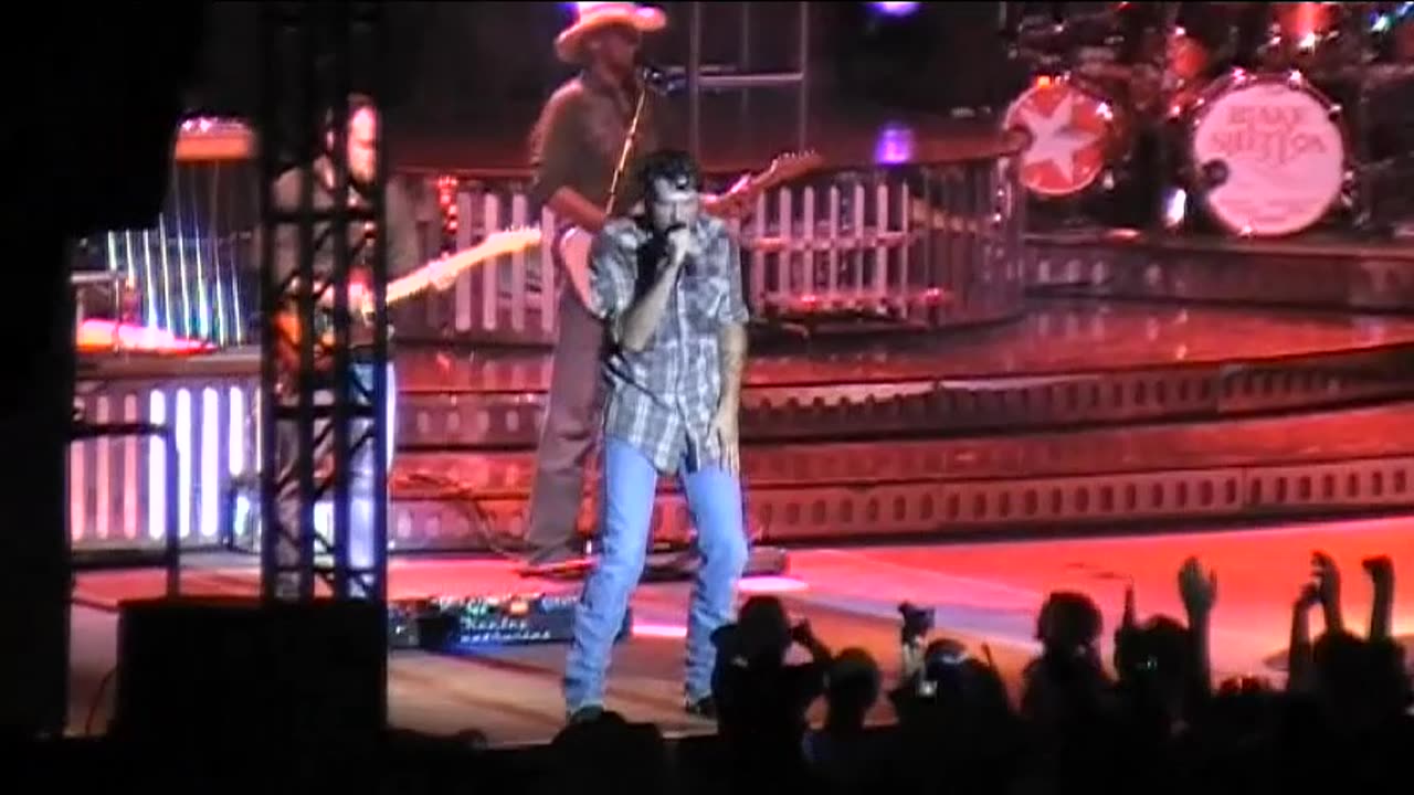 Blake Shelton - Idaho State Fair 2009 - Angel In A Centerfold