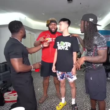 KevinHart being rac*st with Ray😬😂