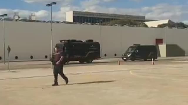 Grupo antibomba da PF vasculha prédio antes da posse de Alexandre de Moraes no TSE