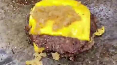 CLASSIC CHEESEBURGER