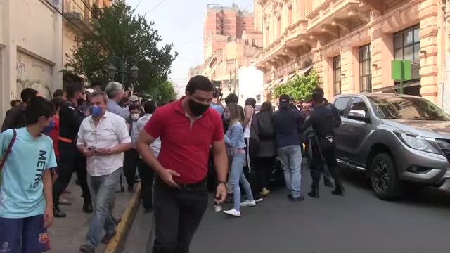 Video: Ronaldinho recupera libertad y viaja a Brasil
