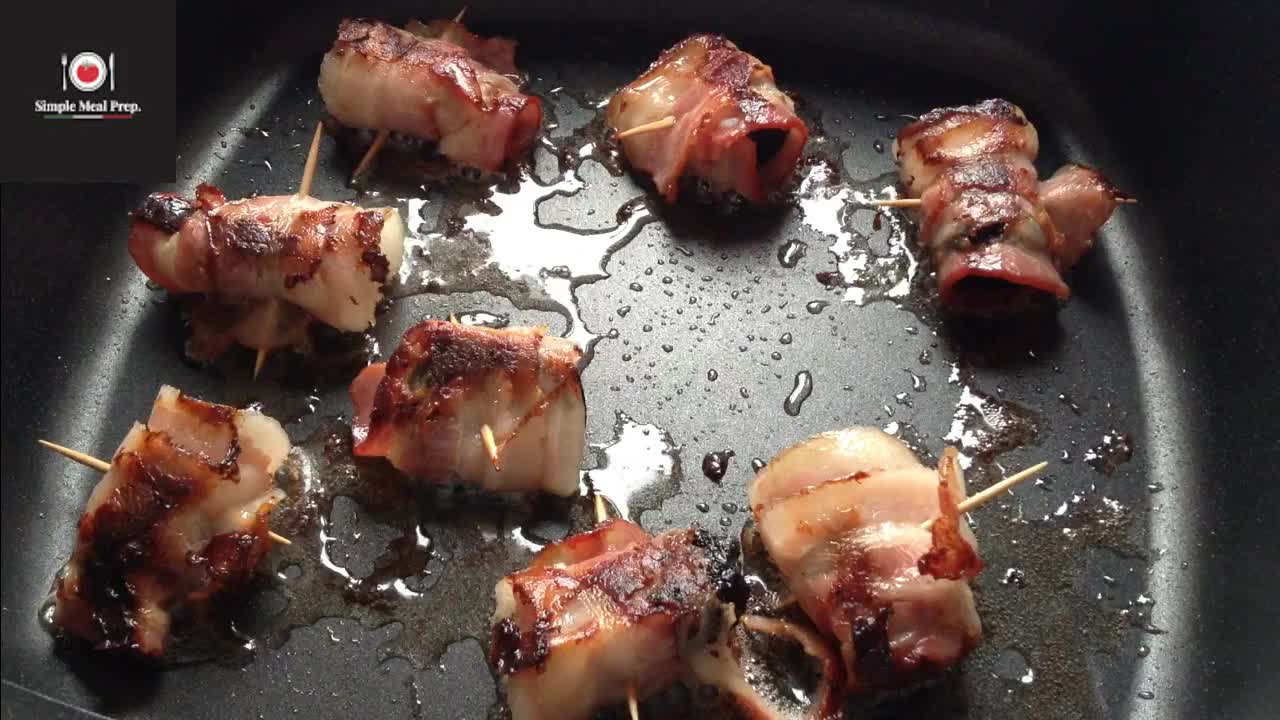 Dried plums with bacon