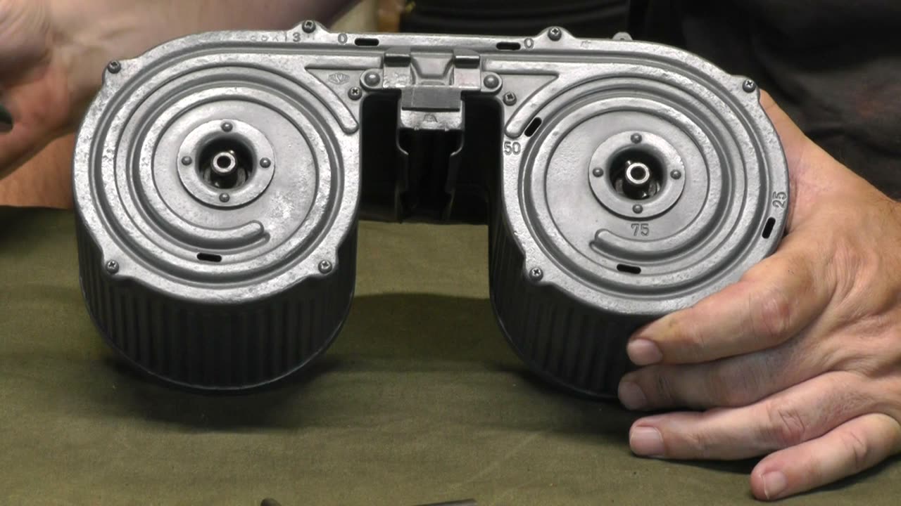 Loading the MG34/MG-15 drum