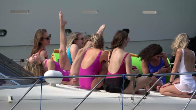 Hot Hot Babes on Boats and Yachts not Shy to wear sexy swimsuits to impress !!!