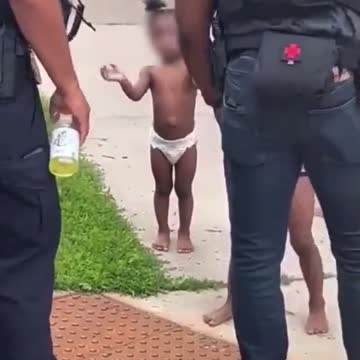Police Offers Confronted by Angry Kids