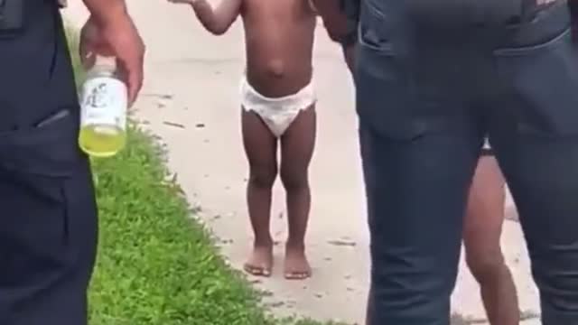 Police Offers Confronted by Angry Kids