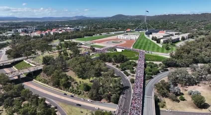 This is the multitudes in Canberra today (Australian Capitol Territory) 12.2.22