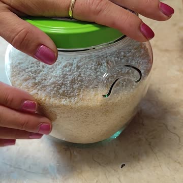 Breadcrumbs shoud be stored in a dry place