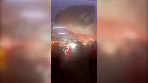 People run and scream as stage collapses in Mexico