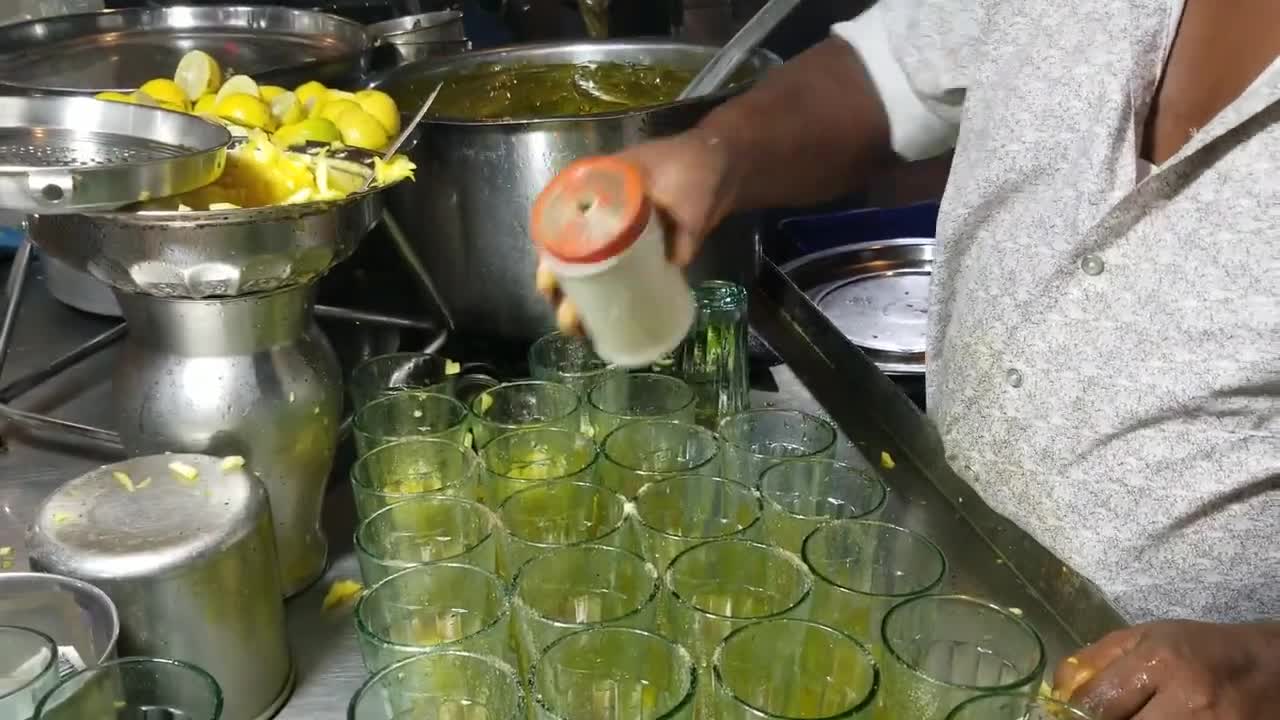 60 years old famous pineapple juice of mohd Ali road_Mumbai Street food #youtubevideo