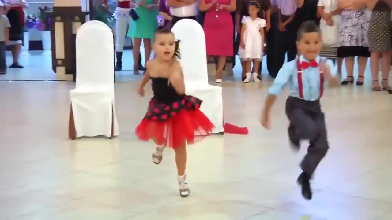 Best Kids Dance Ever!!!!!! and awesome Indo-Malaysian song