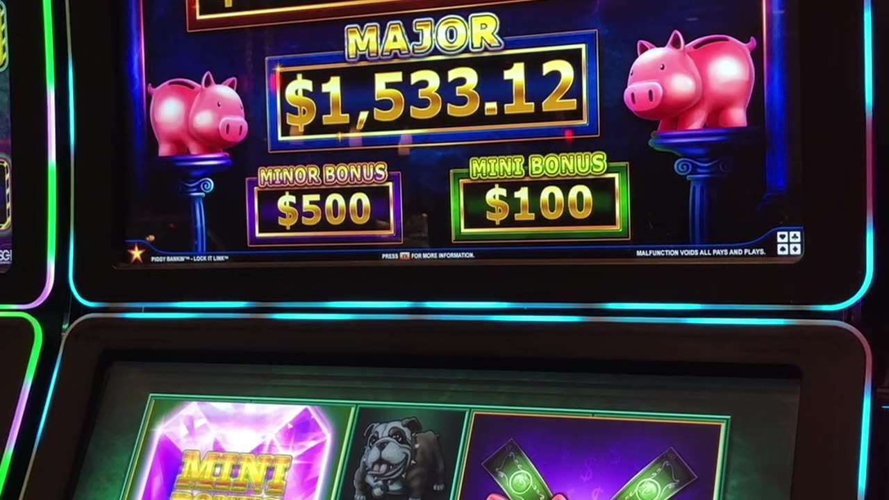 YUGE OINKERS!!! #slots #casino #slotmachine #slotwin #jackpot #bonusfeature #casinogames #gambling
