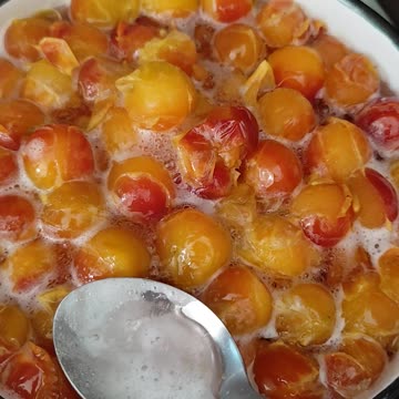 Removing sediment from boiling compote