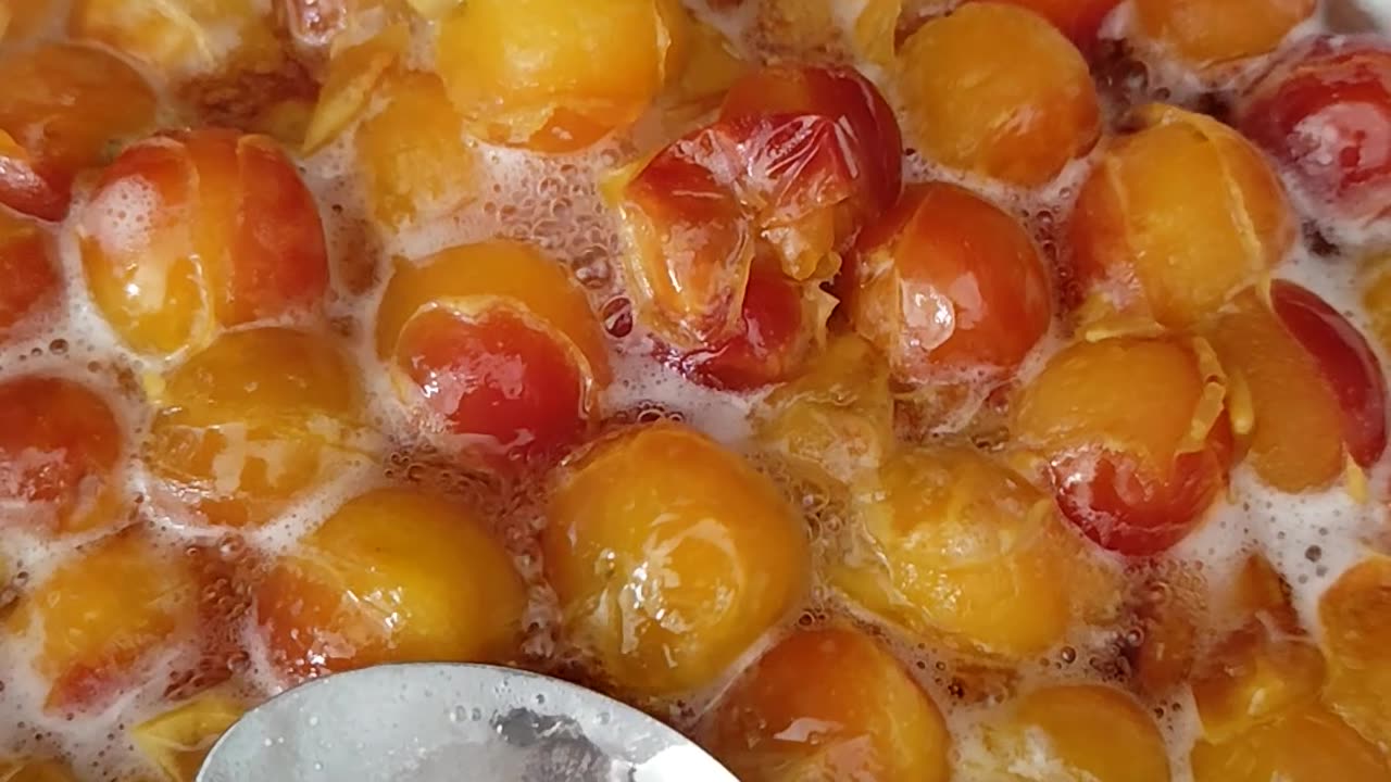 Removing sediment from boiling compote