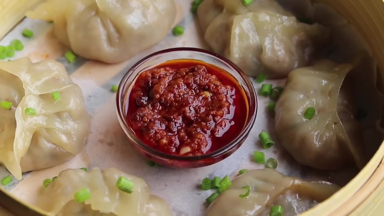 Chicken Momos Recipe in Bengali | চিকেন মোমো বানানোর সহজ রেসিপি | Street Style Momo