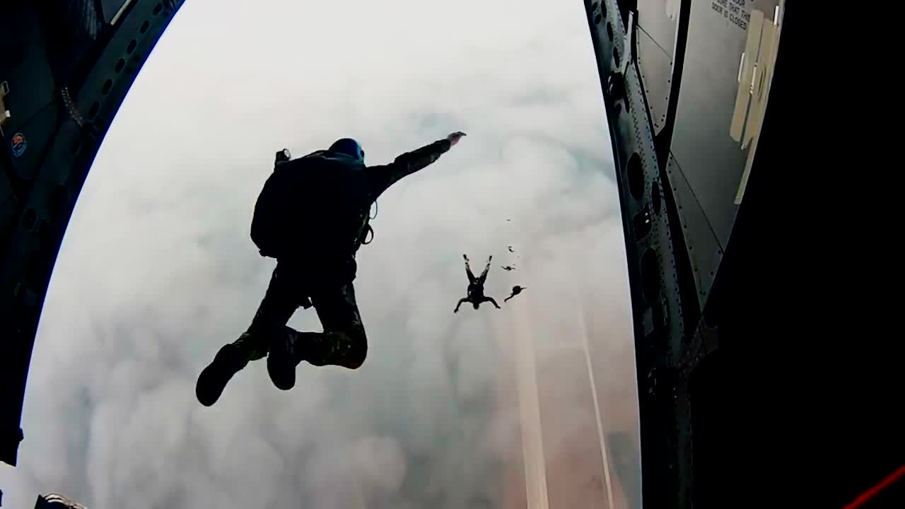 Evacuating the plane in less than 18 seconds