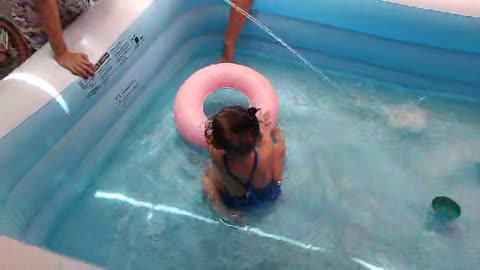 Baby Ava 💕 enjoying 🆒 refreshing 💦