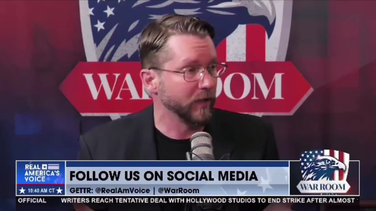 Bannon just destroyed Elon and his harem 🤣