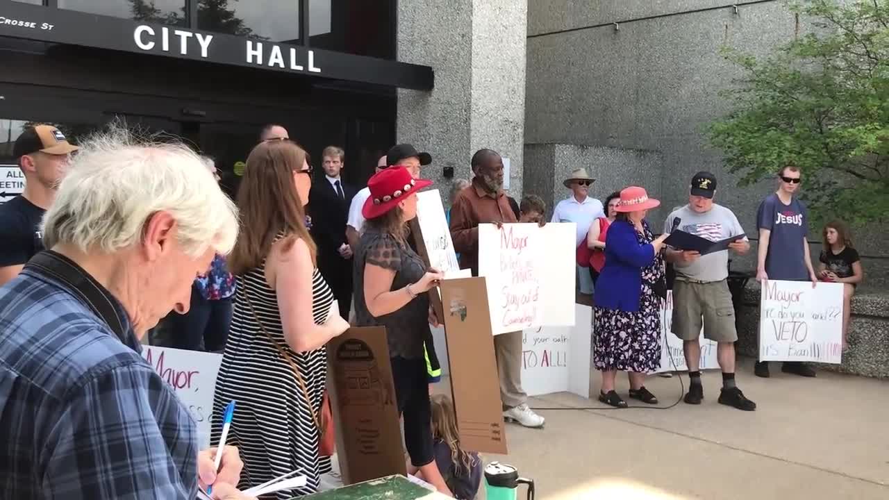 Reading of the letter to the Mayor