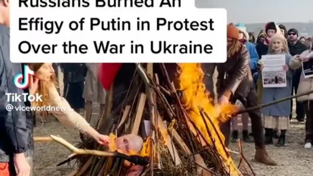 Russian Burned Effigy of Putin In Protest||Protest The War In Ukraine|Stop War.