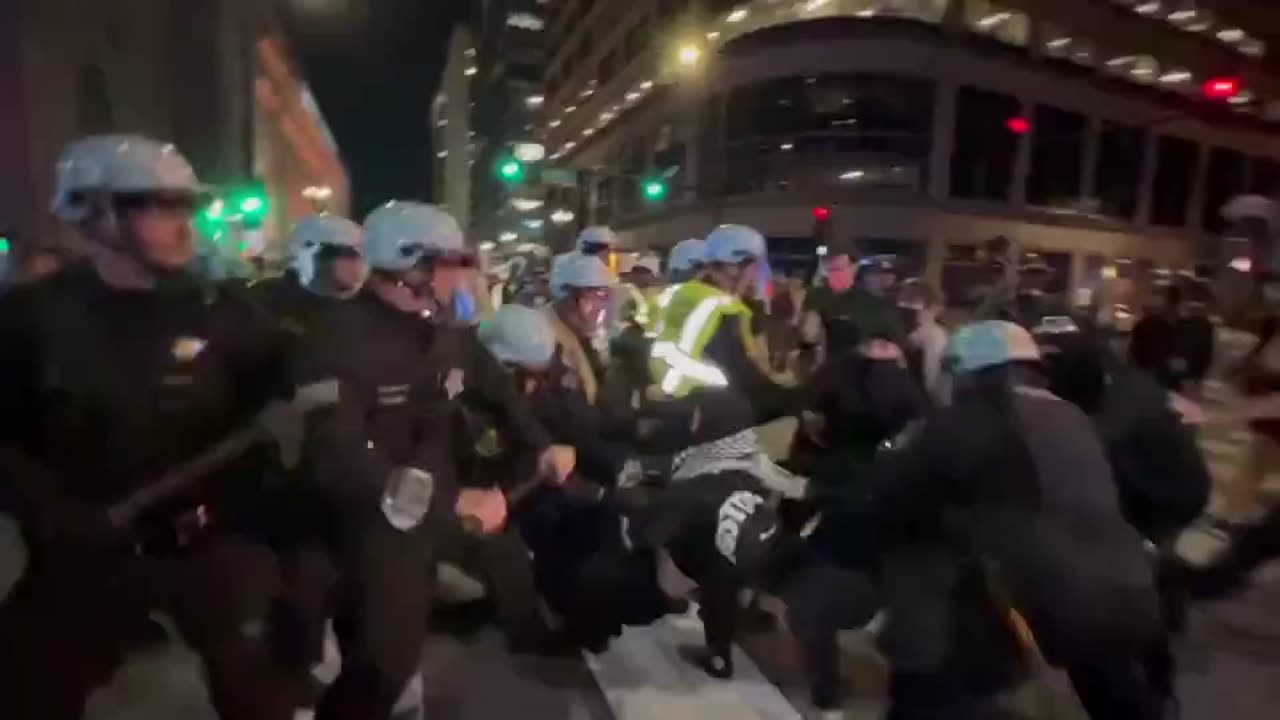 Antifa Challenged Chicago PD at DNC Then This Happens