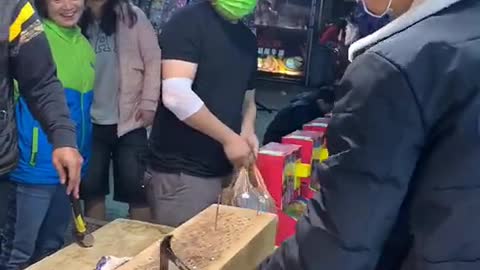 Just knock 5 times, nail it to the end to get doll - Night market games