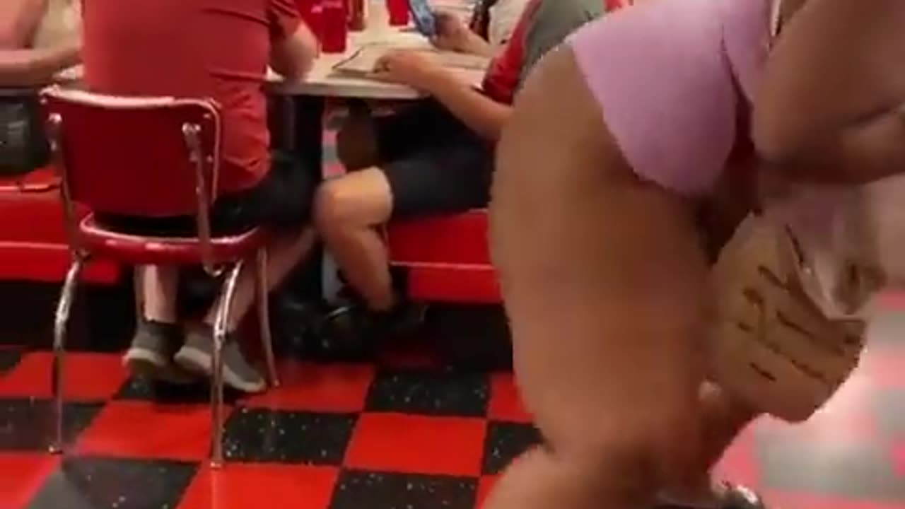 Restaurant Twerking