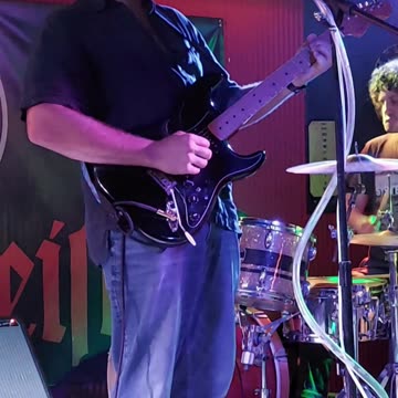 Mason Henderson (Saucy FuzZ) - LIVE @ Undertow (Short 4)