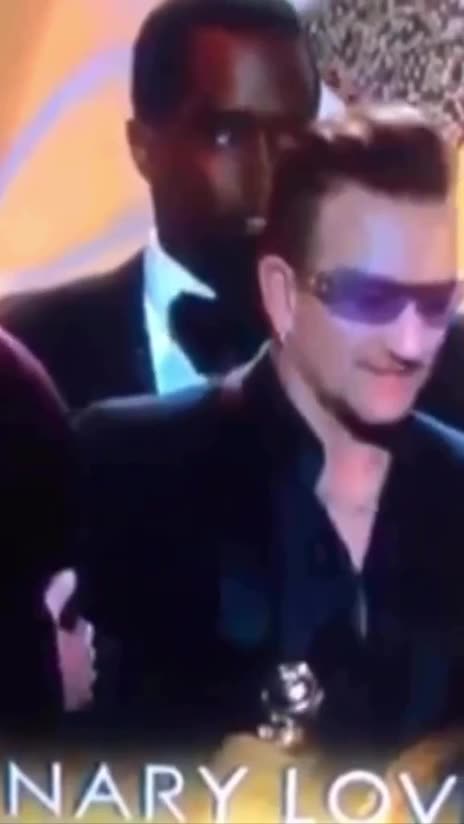 The Diddler tries to plant one on Bono who knows what’s up. (14 seconds)