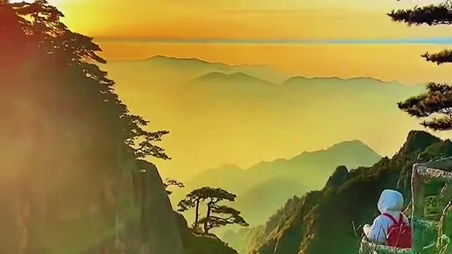 Light fog and sunshine on Qinglang Mountain