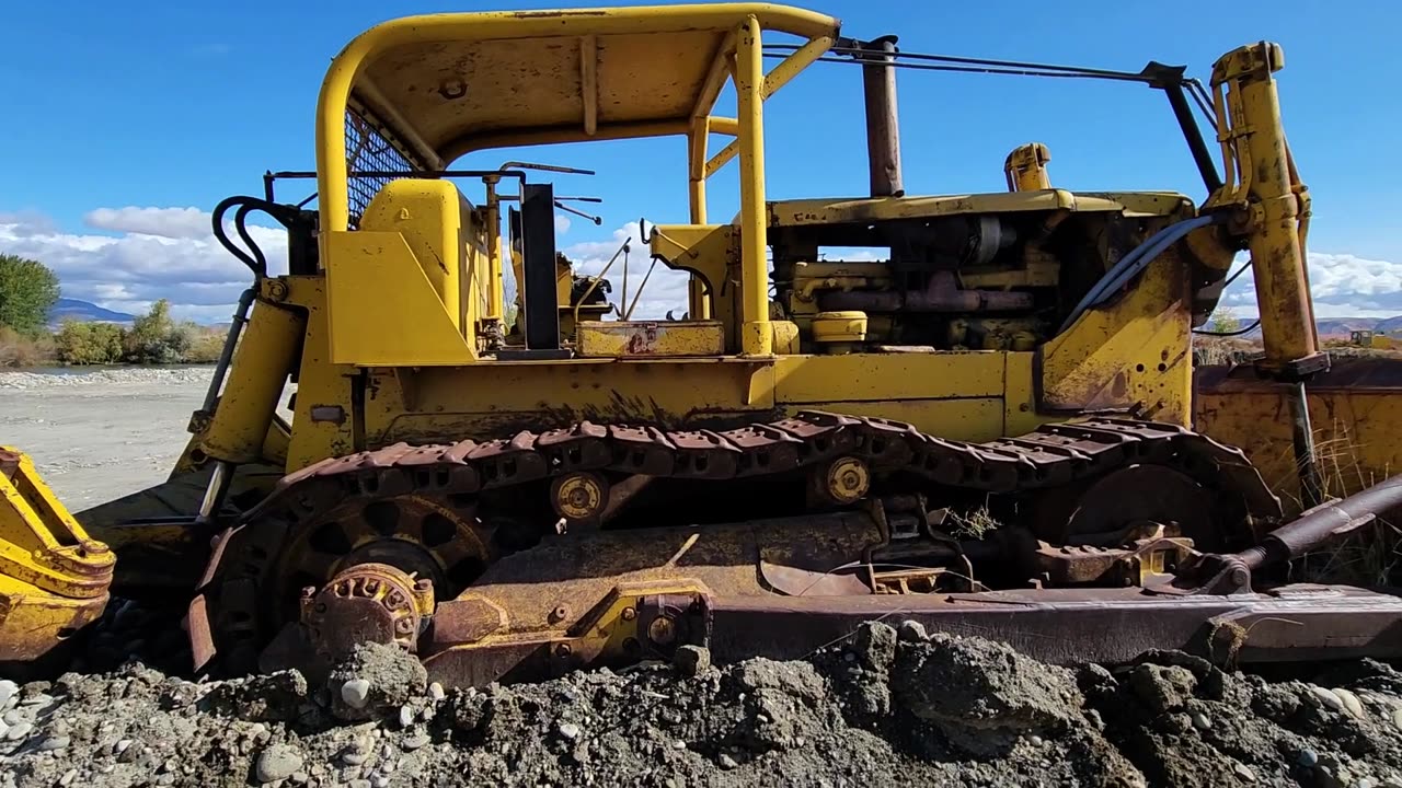 Proxy Equipment Caterpillar D9E Bulldozer walk around video