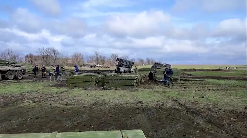 💥🇬🇧MLRS "Grad" is working on the positions 🇺🇦 in the "Azovstal" area#Ukraine war#war live footage