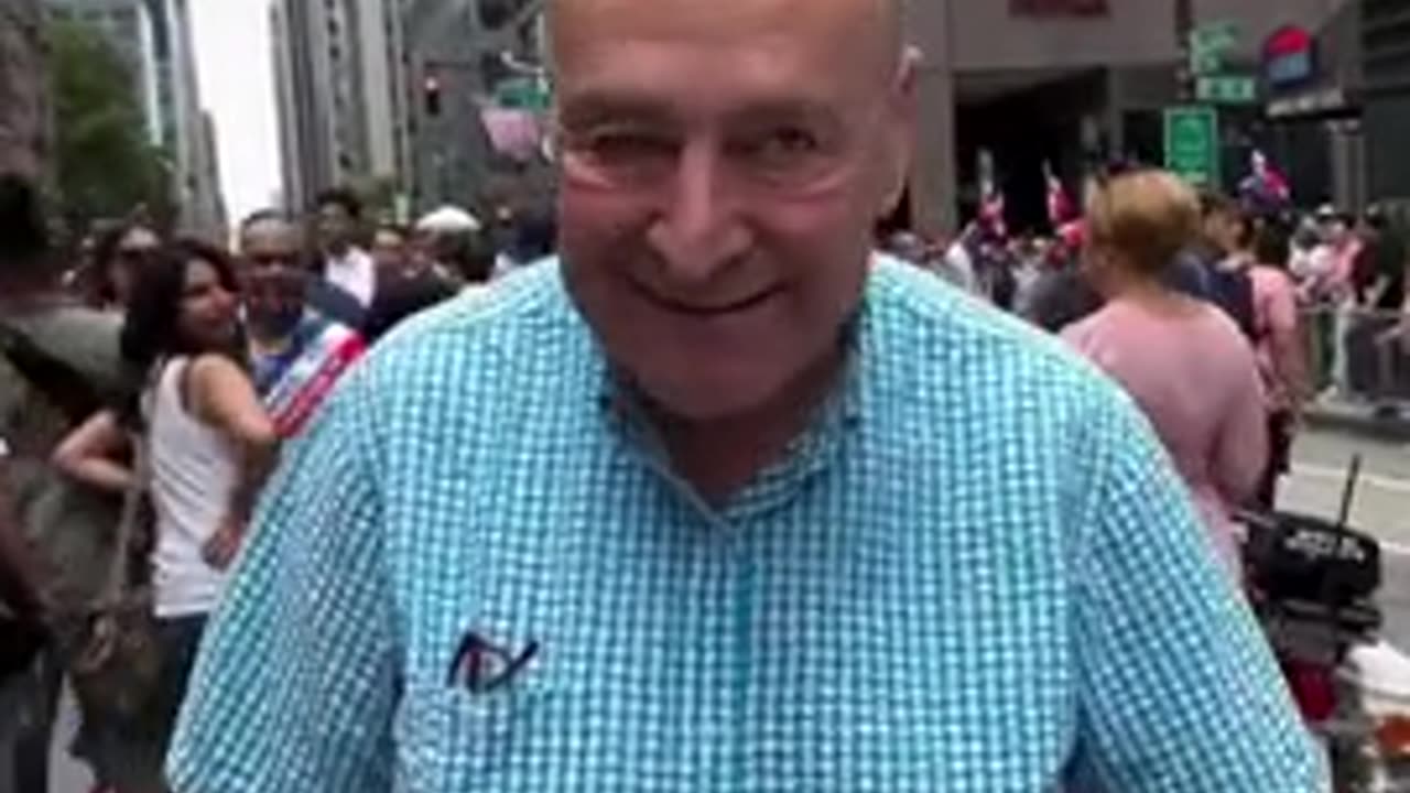 "You're a Scumbag!" - Chuck Schumer Hilariously Caught in Fake Photo-op