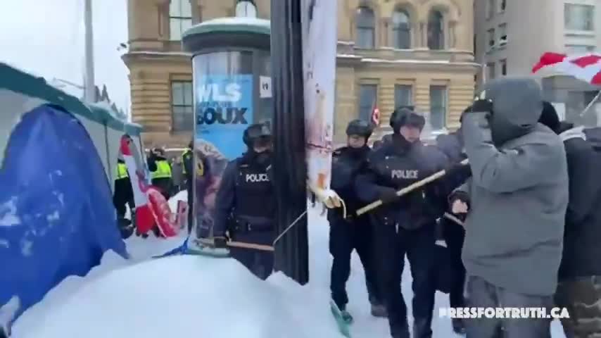 CANADIAN MILITARY SOLDIERS WENT UNDERCOVER During Truckers Freedom Convoy in Ottawa