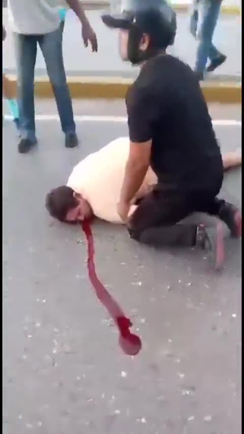 🚨🇻🇪 Elon Musks VENEZUELA TERRORISTS posted a FAKE VIDEO showing the “death of a protester”