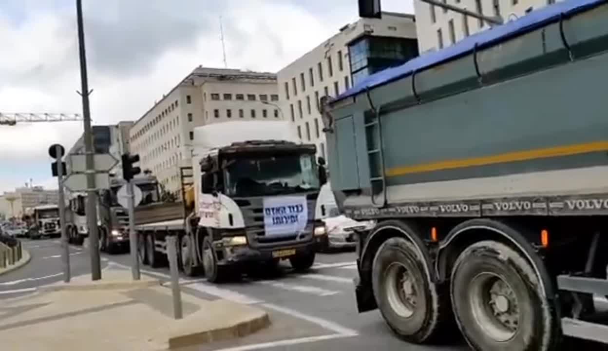 Convoy of trucks and vehicles arrives in Jerusalem, Israel's capital, to protest Covid restrictions