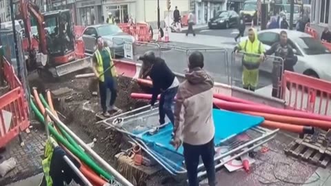 2 Guys Attack Construction Workers