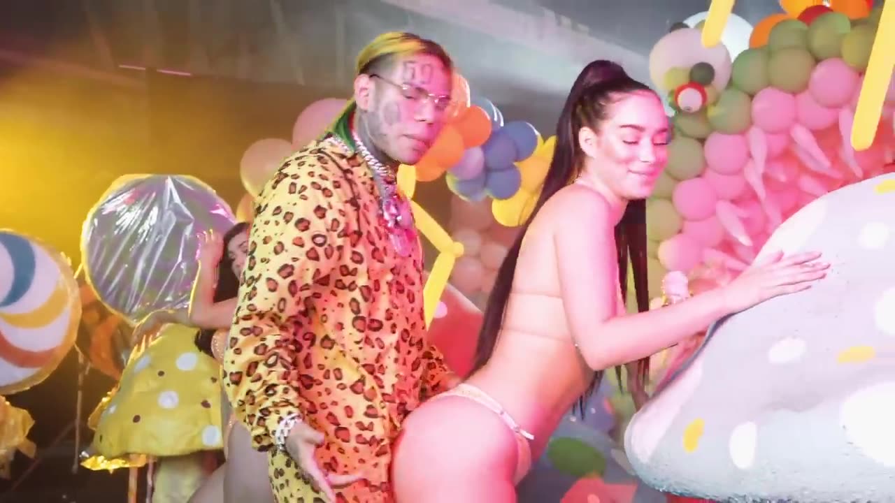 6ix9ine - FEFE ft. Nicki Minaj, Murda Beatz