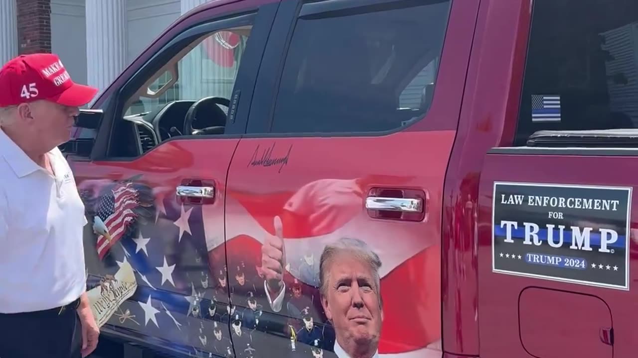 DonaldTrump signs a supporter’s truck at Trump National Bedminster! 🇺🇸