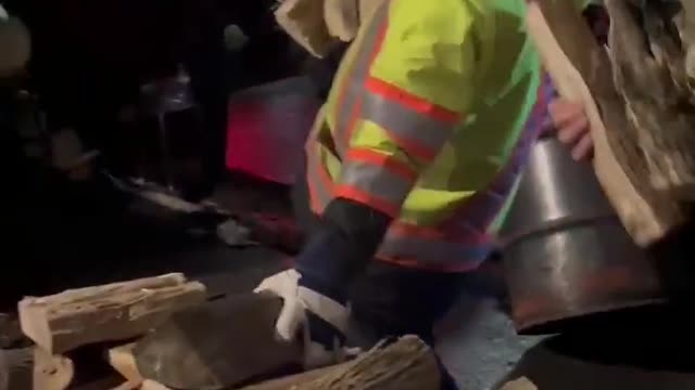 🤬Breaking Canadian Police steals firewood from the Freedom Convoy that keeps them warm