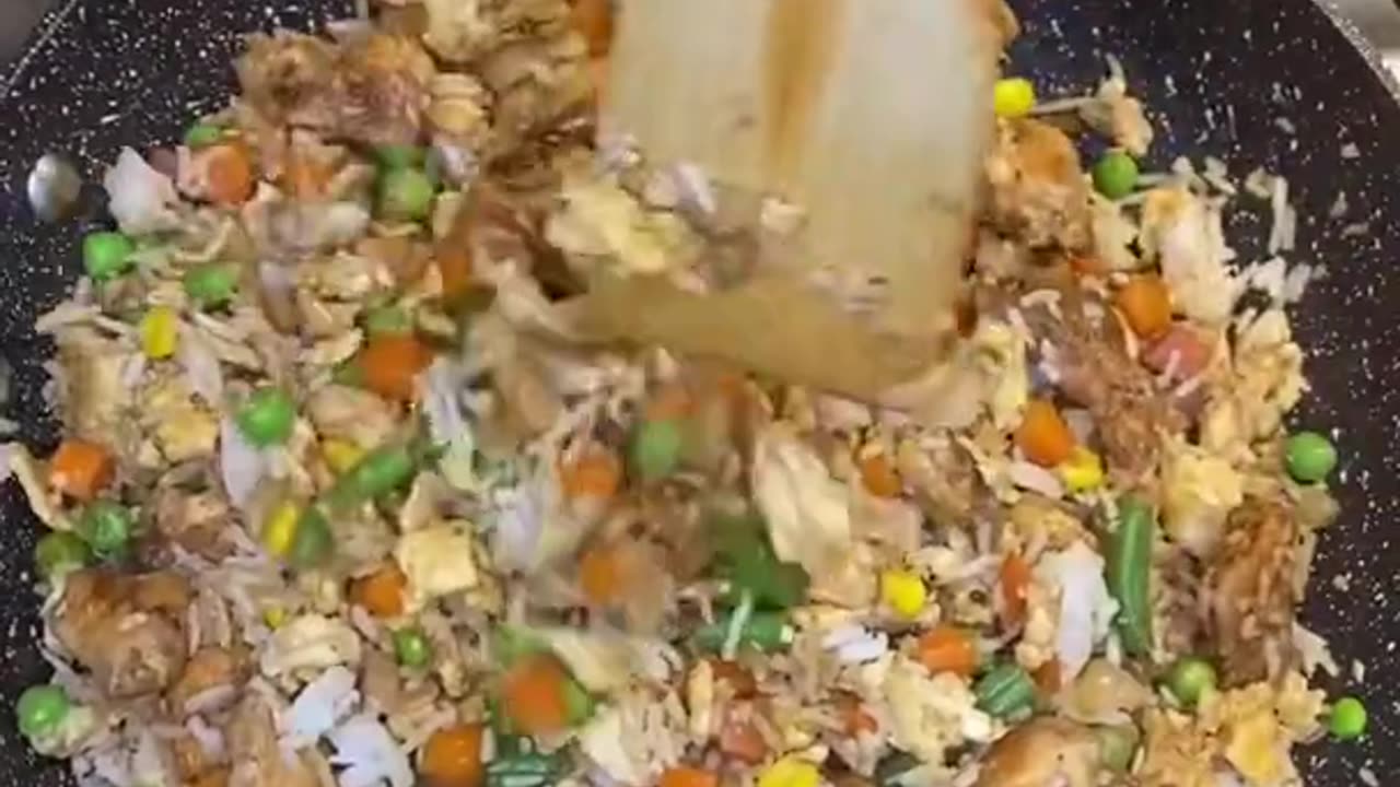 Easy & Healthy Chicken Fried Rice! High Protein Meal #friedrice #healthyrecipes #recipe #healthyfood