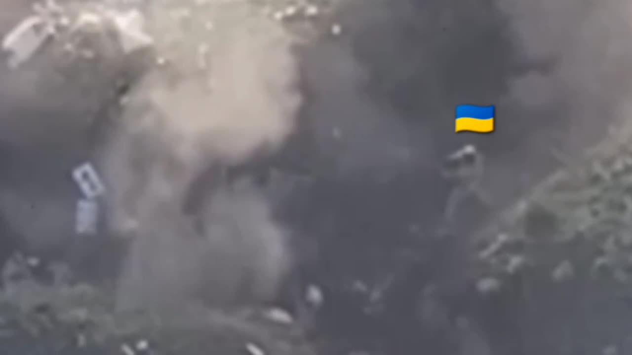 Single Ukrainian Soldier Running Up On Russian Trenches(Incredible Footage)