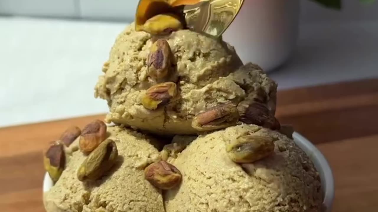 Pistachio Nut Ice-Cream : Made in the blender