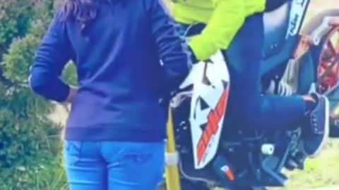 bike kiss video