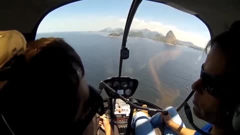 Pilotando Helicóptero - RIO DE JANEIRO - BRAZIL