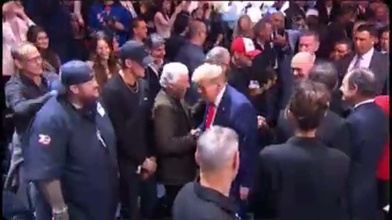 🇺🇸 President-elect Donald Trump arrives at Madison Square Garden alongside